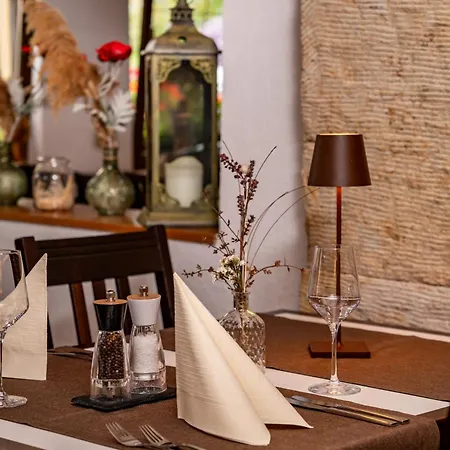 Zur Post فندق بيرنا