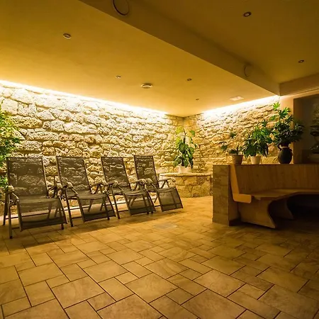 Zur Post 3* بيرنا