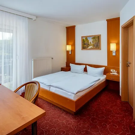 فندق Zur Post بيرنا